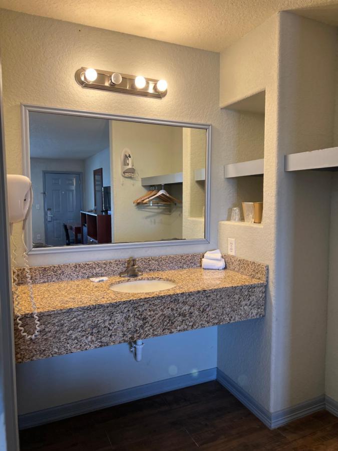Hotel Bien Venido Pearsall Ngoại thất bức ảnh