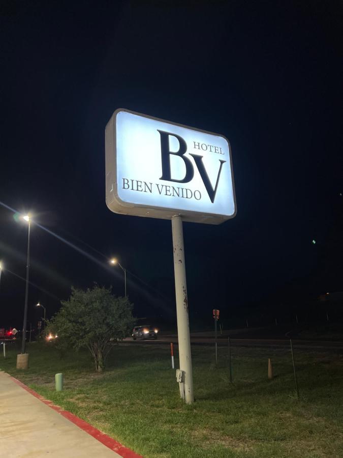 Hotel Bien Venido Pearsall Ngoại thất bức ảnh